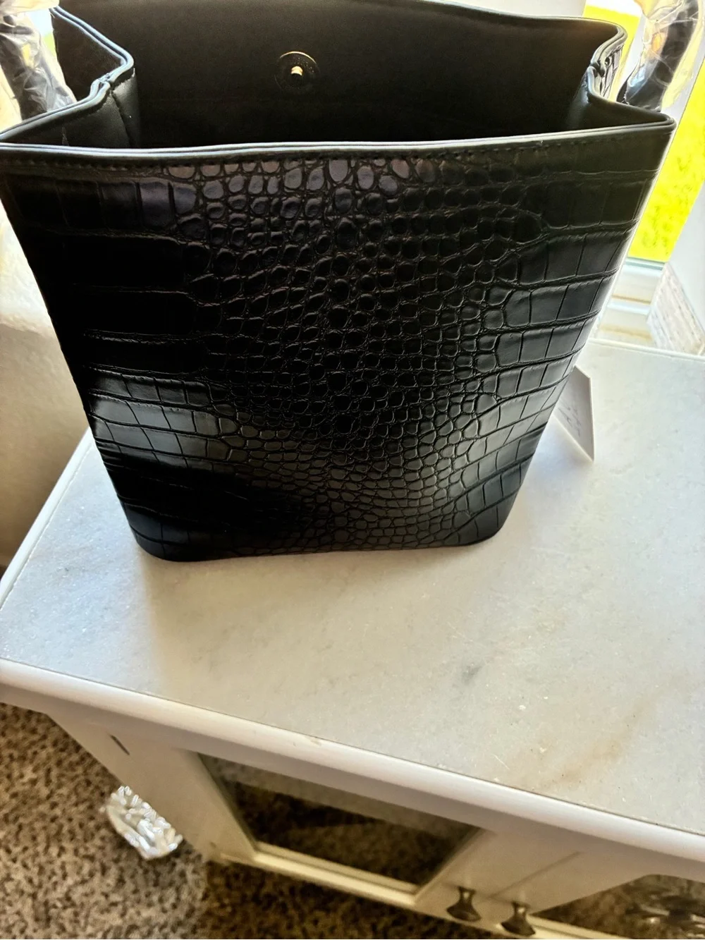 Aota black croc